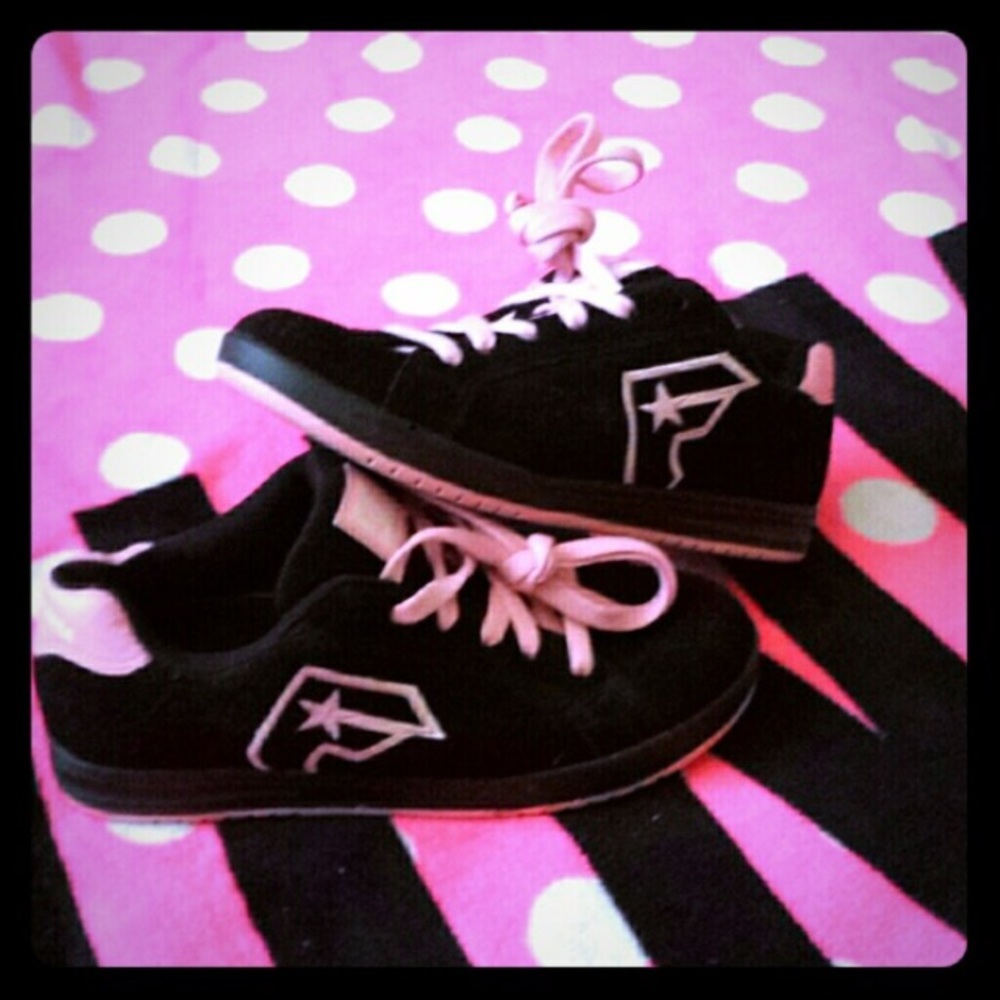 ISO Famous Stars and Straps DC Shoes. Don’t buy